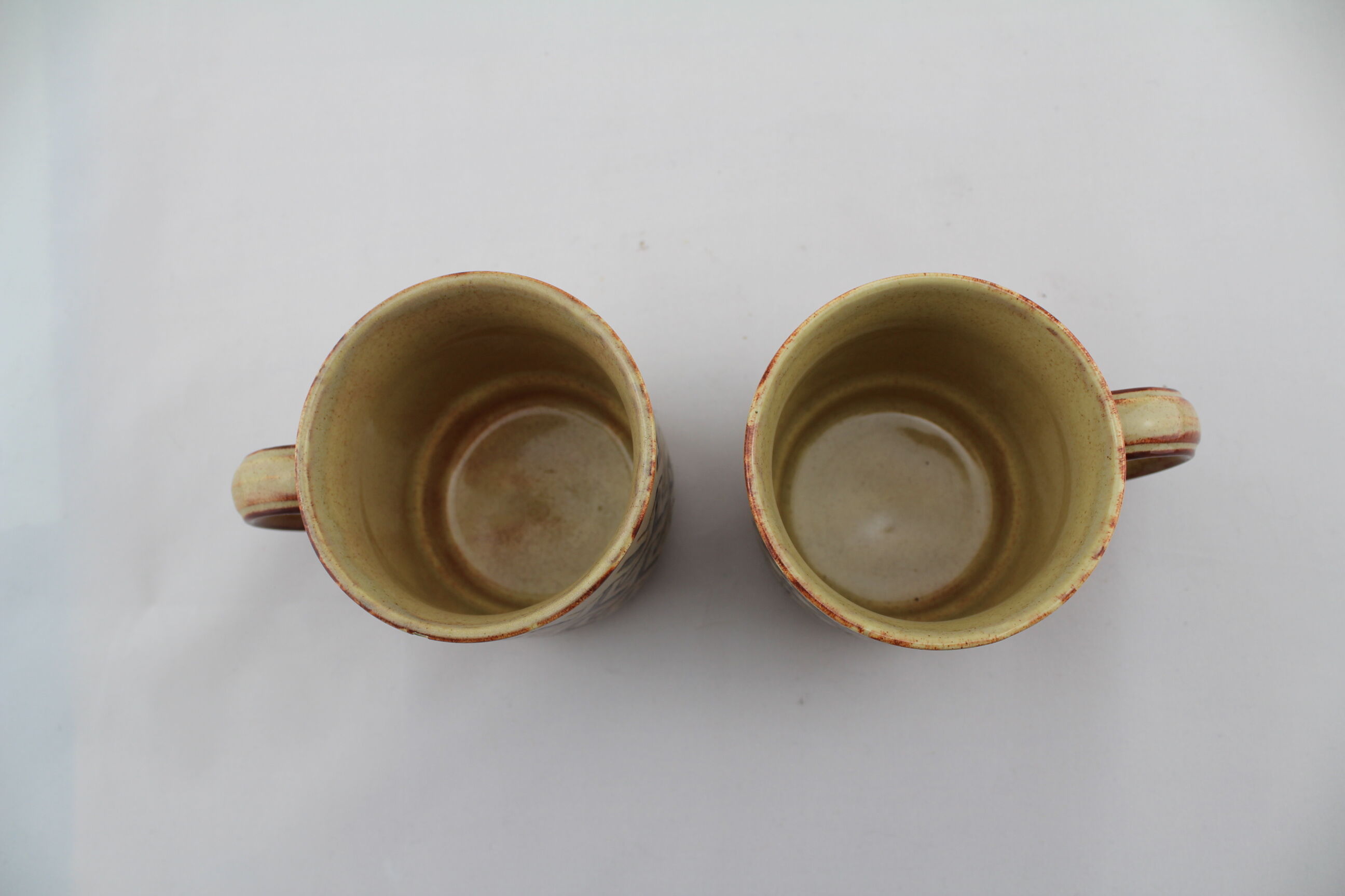 Set of 2 ceramic mugs