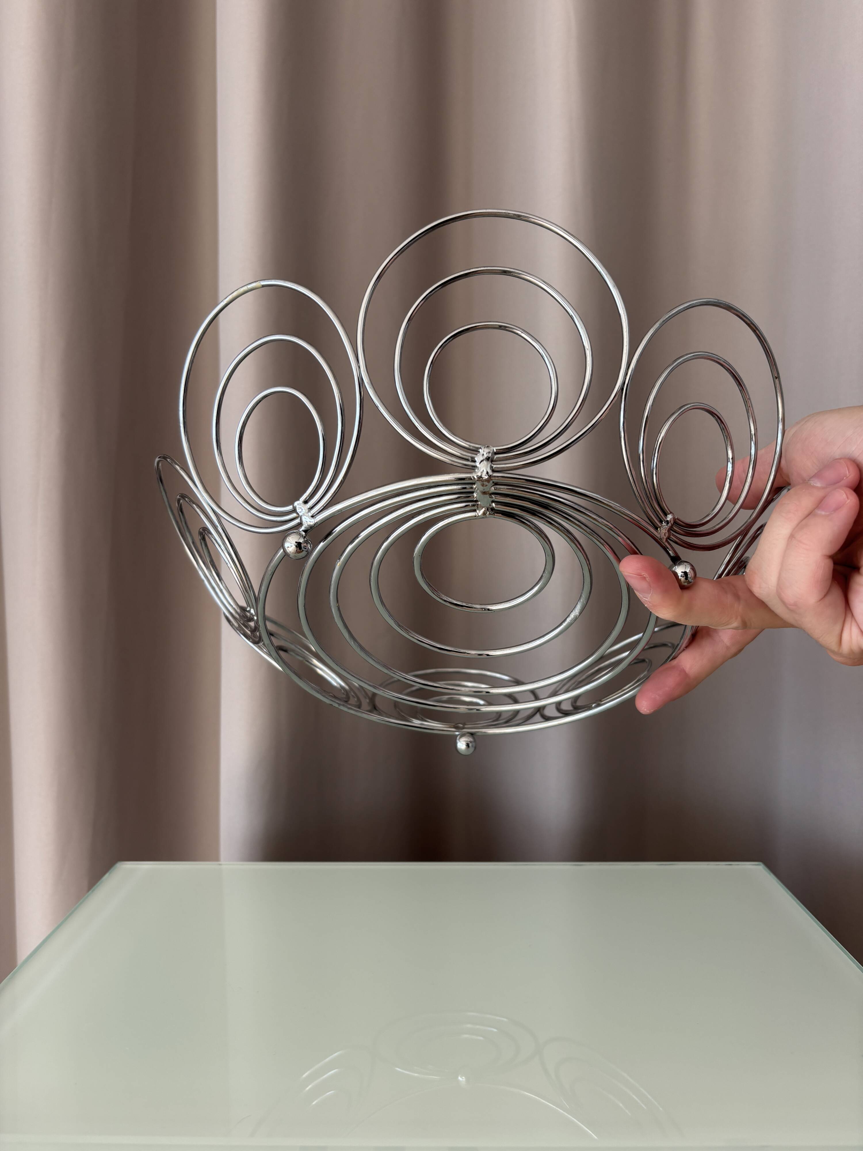 Vintage Y2K Chrome Spiral Fruit Basket – Space Age Wire Bowl