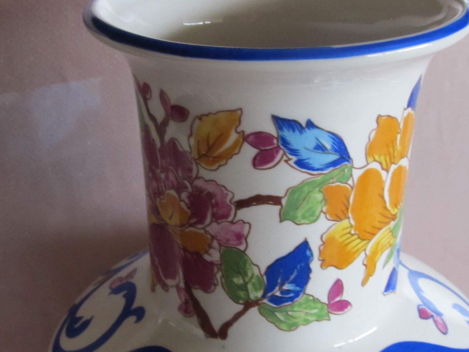 Earthenware vase decorated with peony