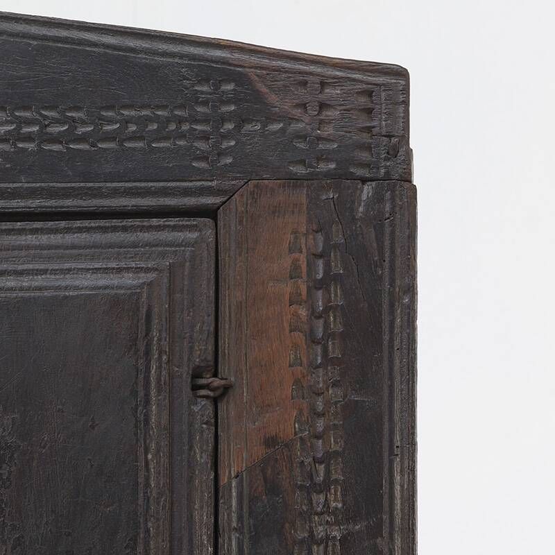 Cabinet de ferme rustique primitif espagnol du XVIIe siècle en chêne