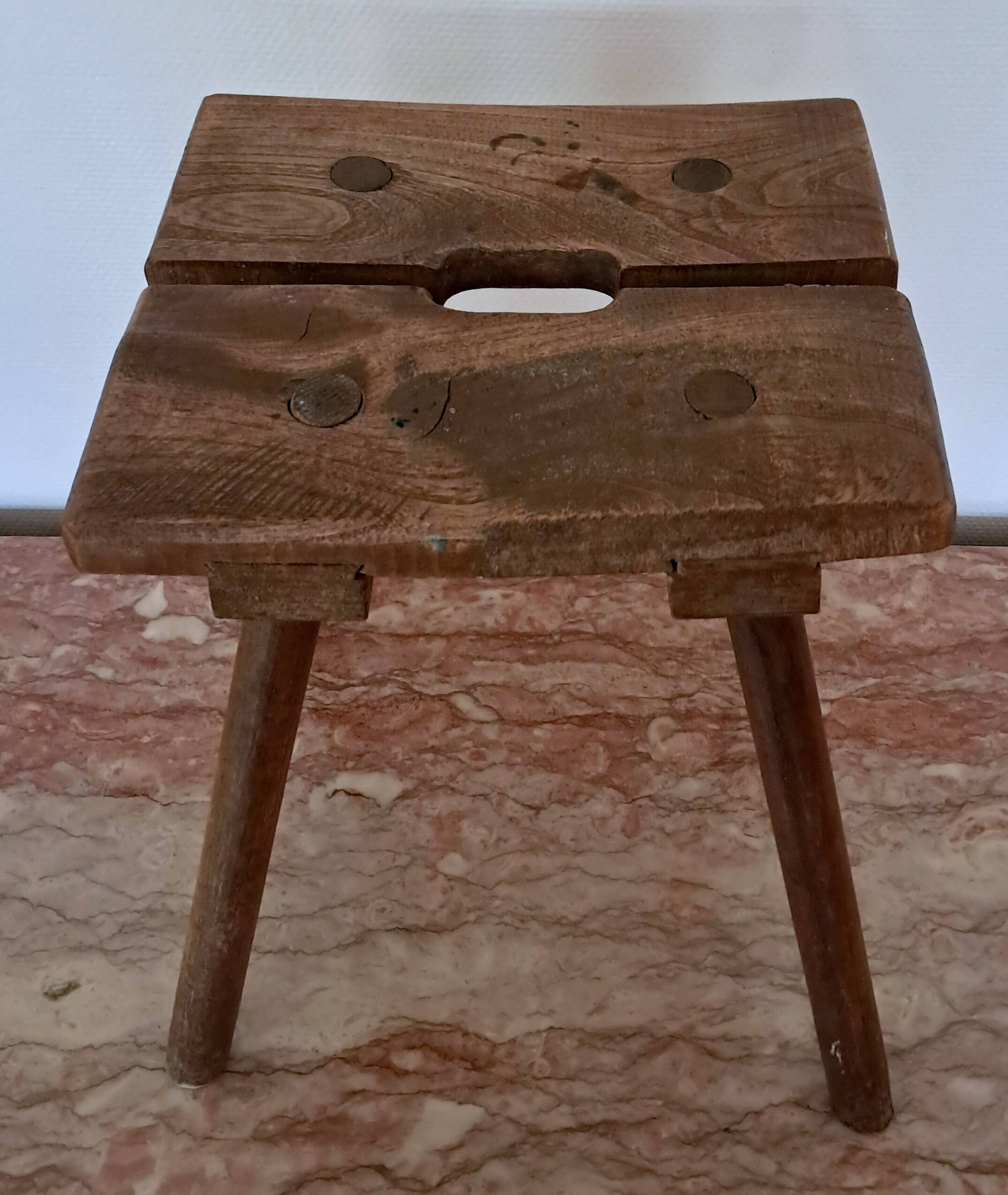 Tabouret de traite, art paysan (XIXe siècle)