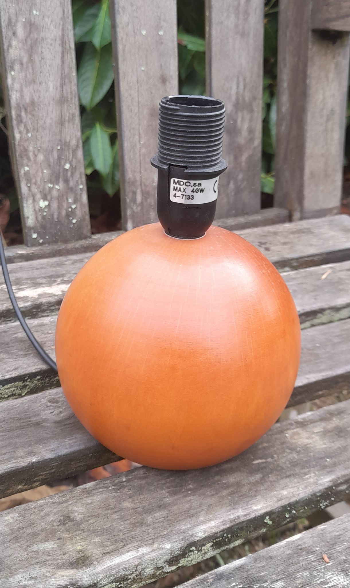 Bedside lamp foot ball blond wood, vintage plastic lampshade