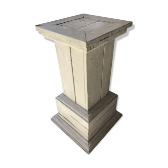 Wooden pillar