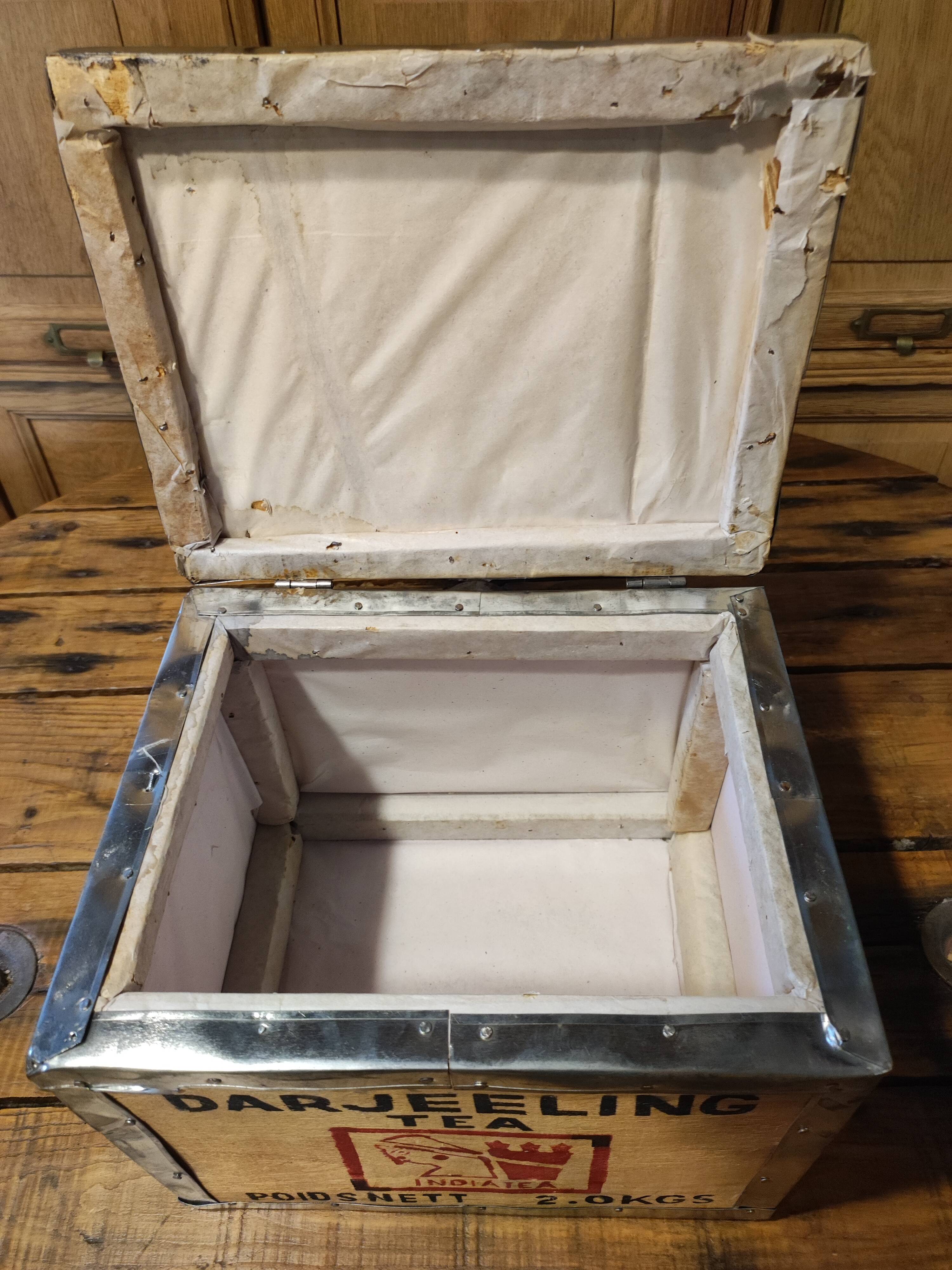 Wooden box on Thomas Lipton