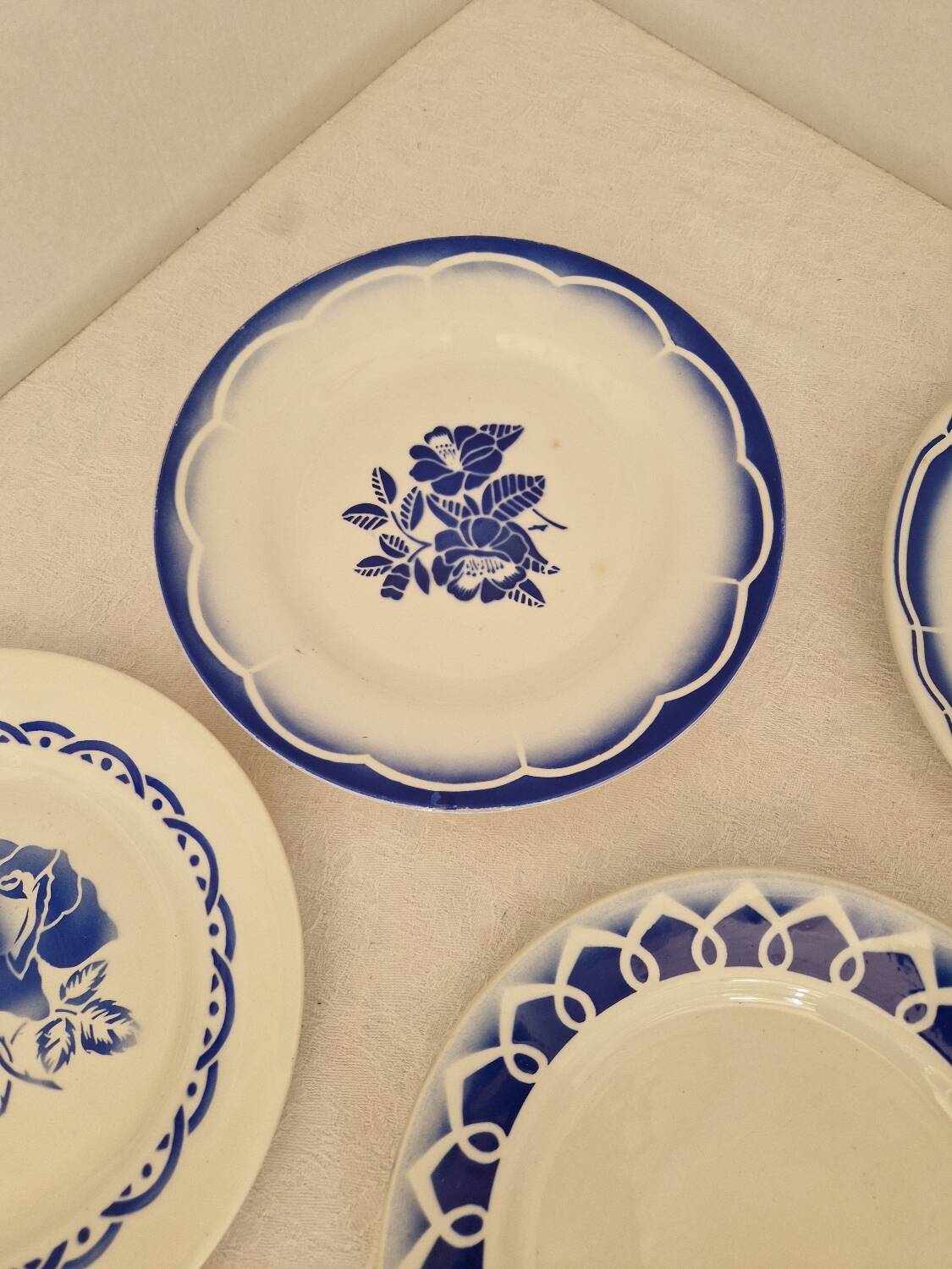 Set of 12 mismatched dinner plates
