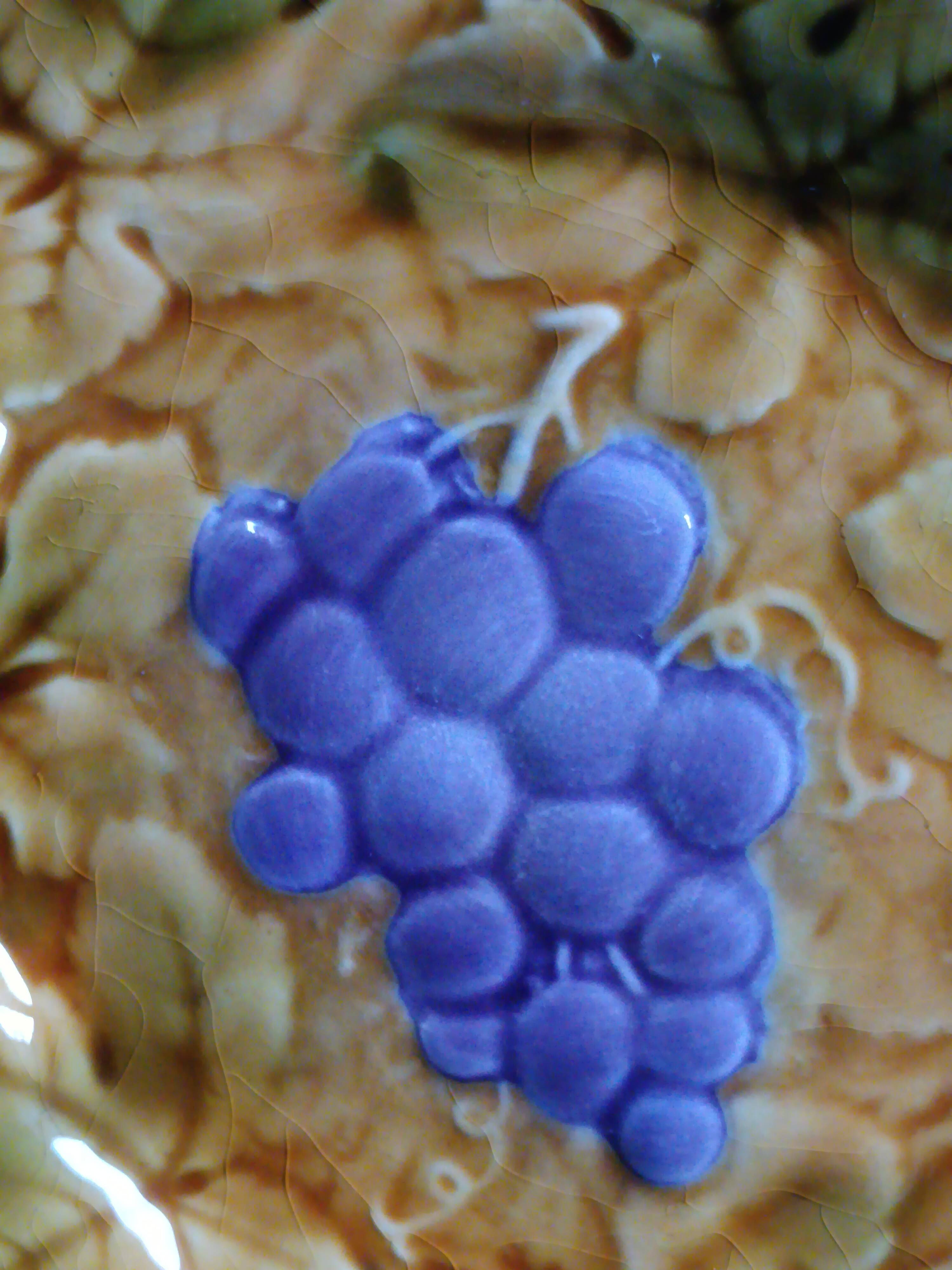 dish and plates barbotine fruits Sarreguemines