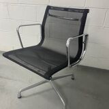 Armchair EA108 charles and Ray Eames Vitra