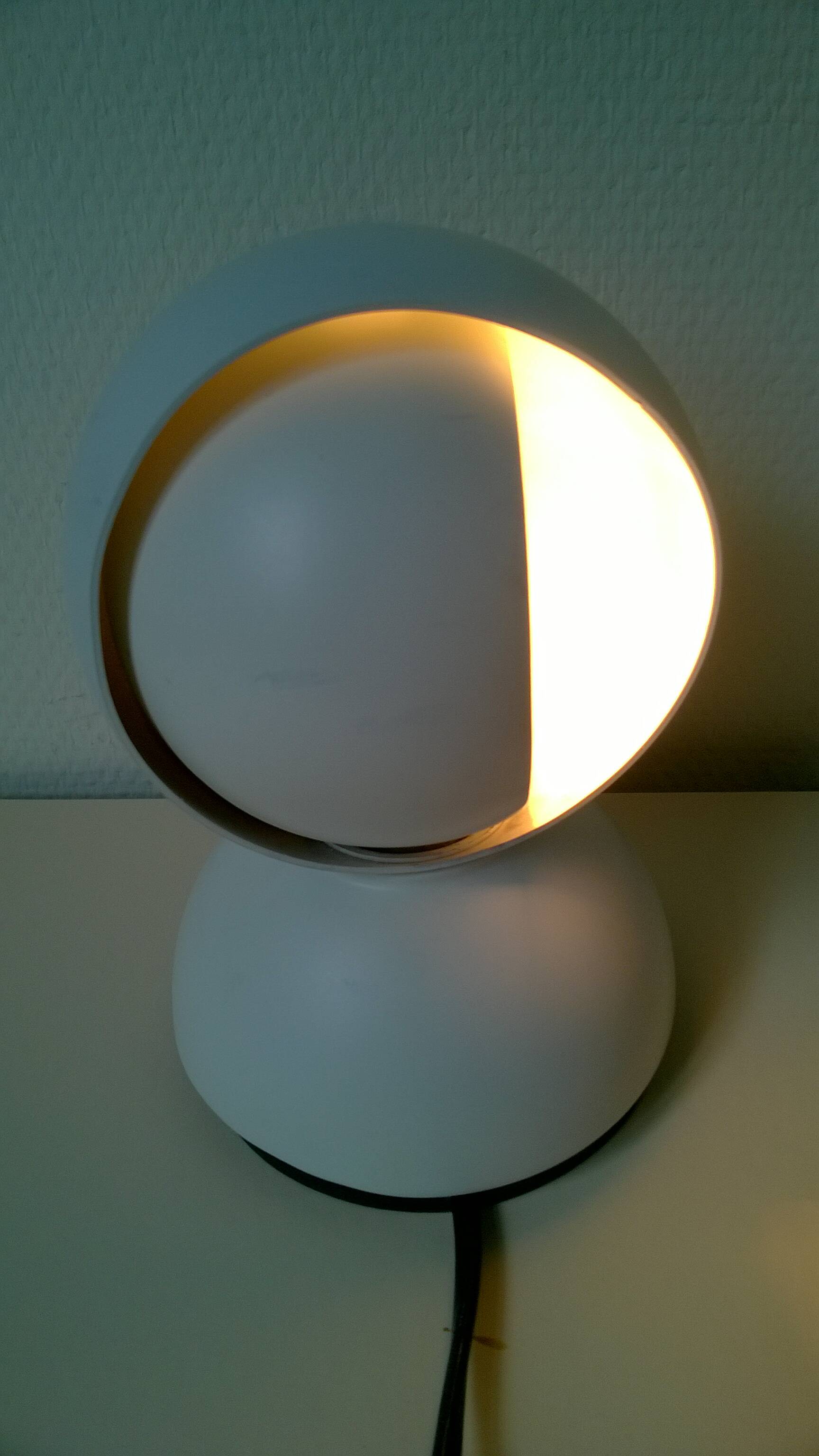 Lampe de table design Artemide modèle Eclisse par Vico Magistretti