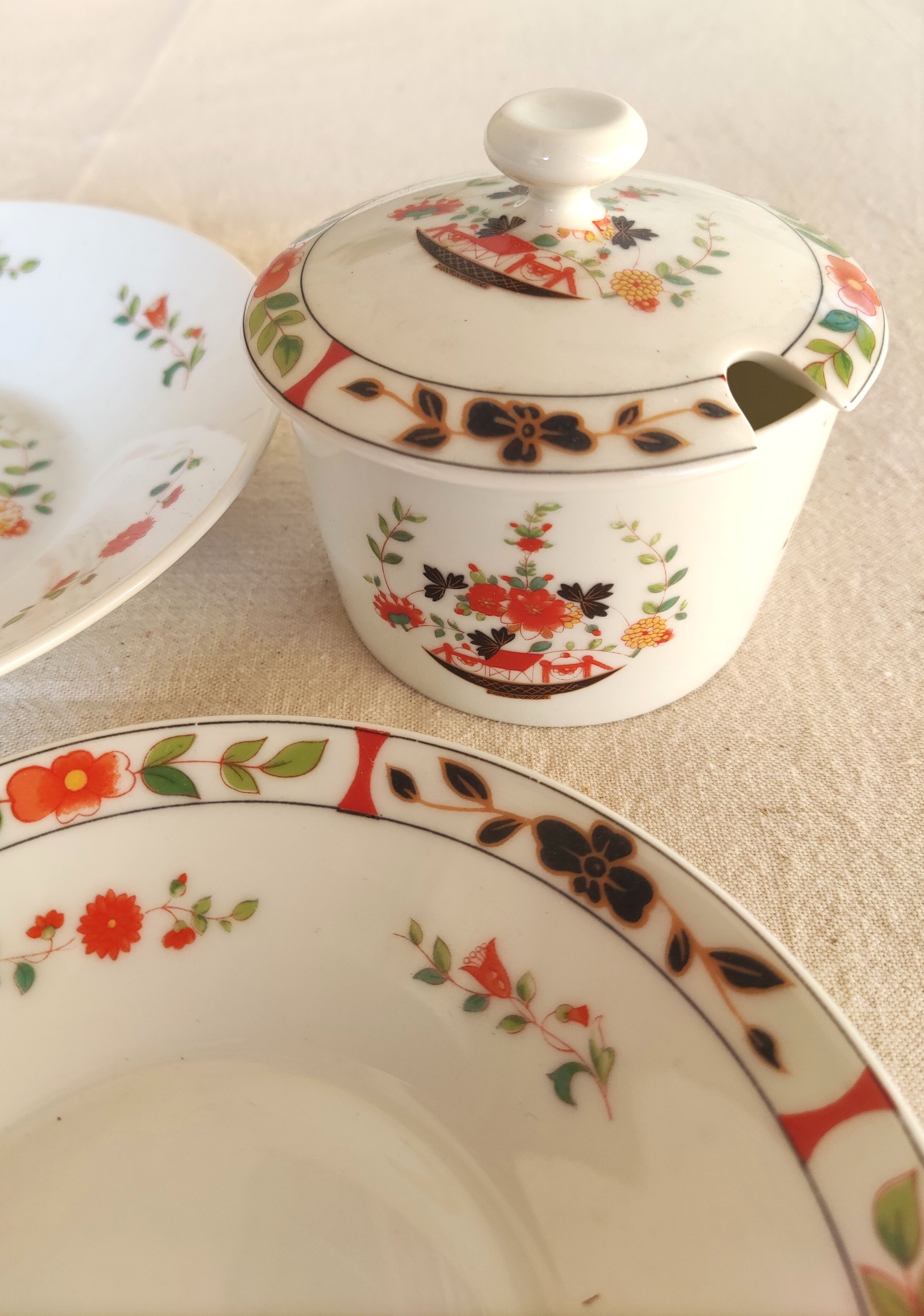 Art Deco Saucière - in Limoges-Giraud porcelain. 1930