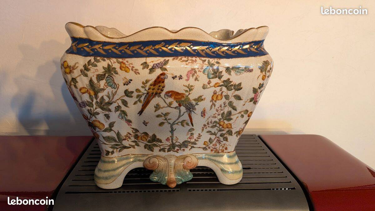 Antique jardinière in Lunéville earthenware – 1885 – Bird decoration