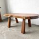Table basse brutaliste en noyer massif, plateau slab live edge, France