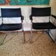 Paire de fauteuils cuir et chrome numérotés années 70