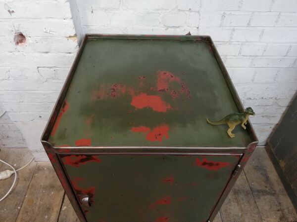 Placard industriel, meuble d'atelier en tôle