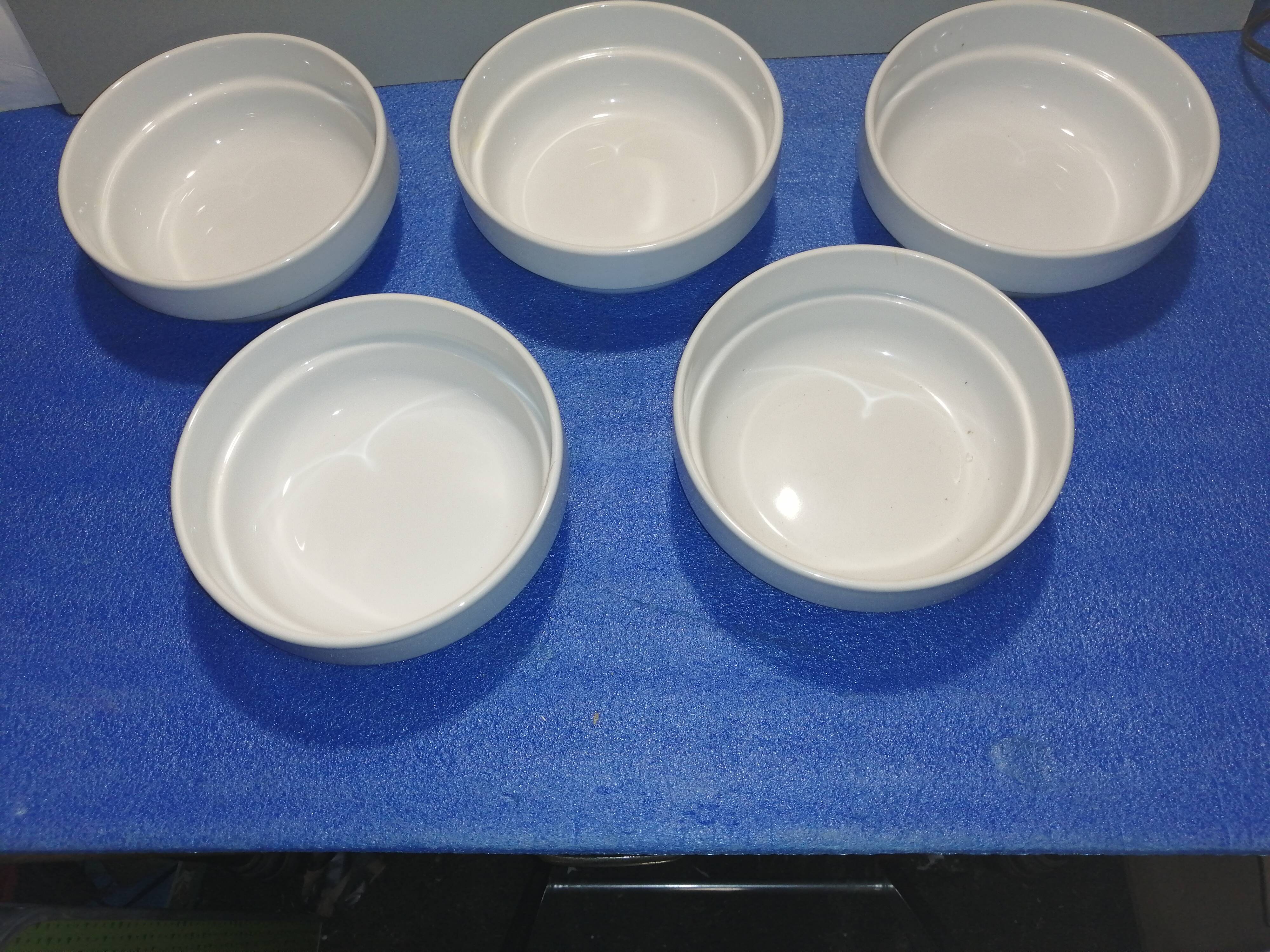 White ceramic rice bowls