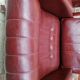 Couple de fauteuil en simili cuir rouge bordeaux, annees 70