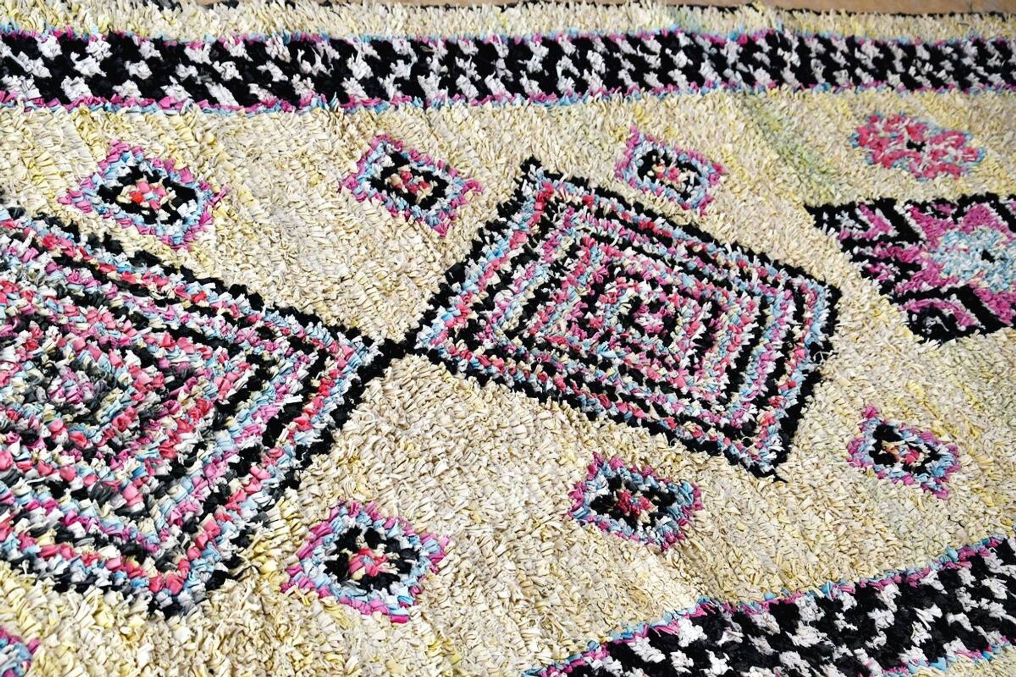 Vintage Moroccan Berber Boucherouite rug 345 x 128 cm (very good condition)