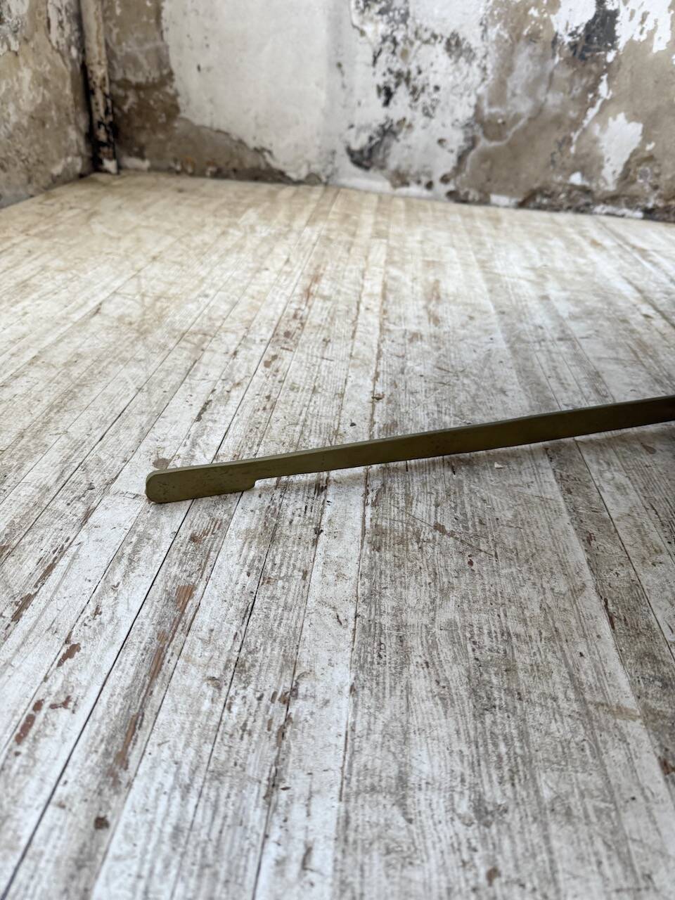 90s coffee table with Agate stone effect.