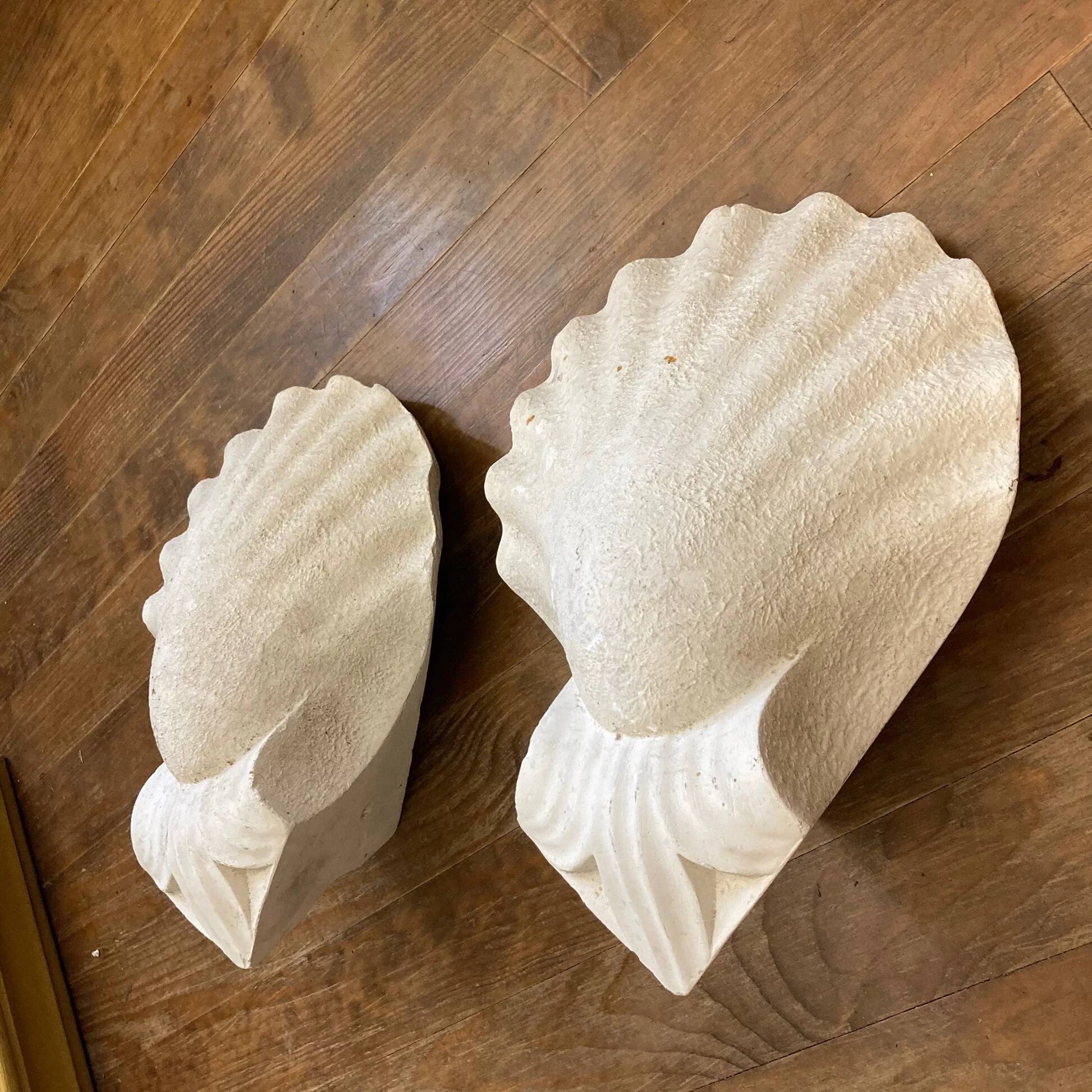 Paire d'appliques d'angle forme coquillage en plâtre MCM