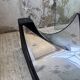 Table basse socle moulé et chrome, années 70