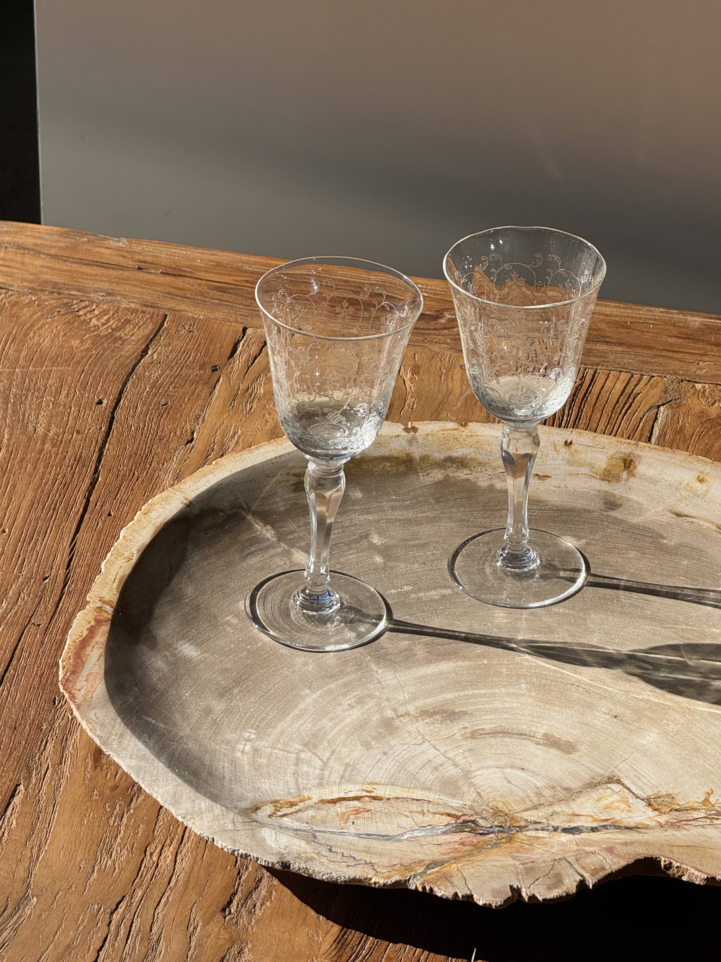 Very large pocket tray or dish in beige petrified wood D35