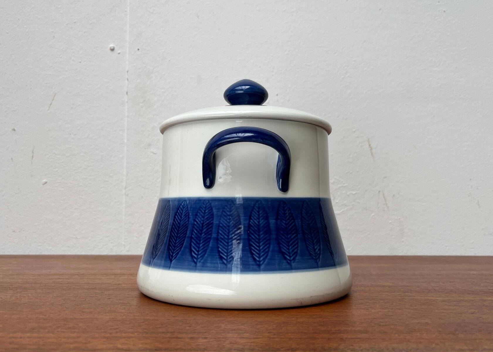 Grand Terrine Couvercle de Pot Suédois du Milieu du Siècle Koka Blue Bla par Hertha Bengtson pour Rörstrand, années 1950