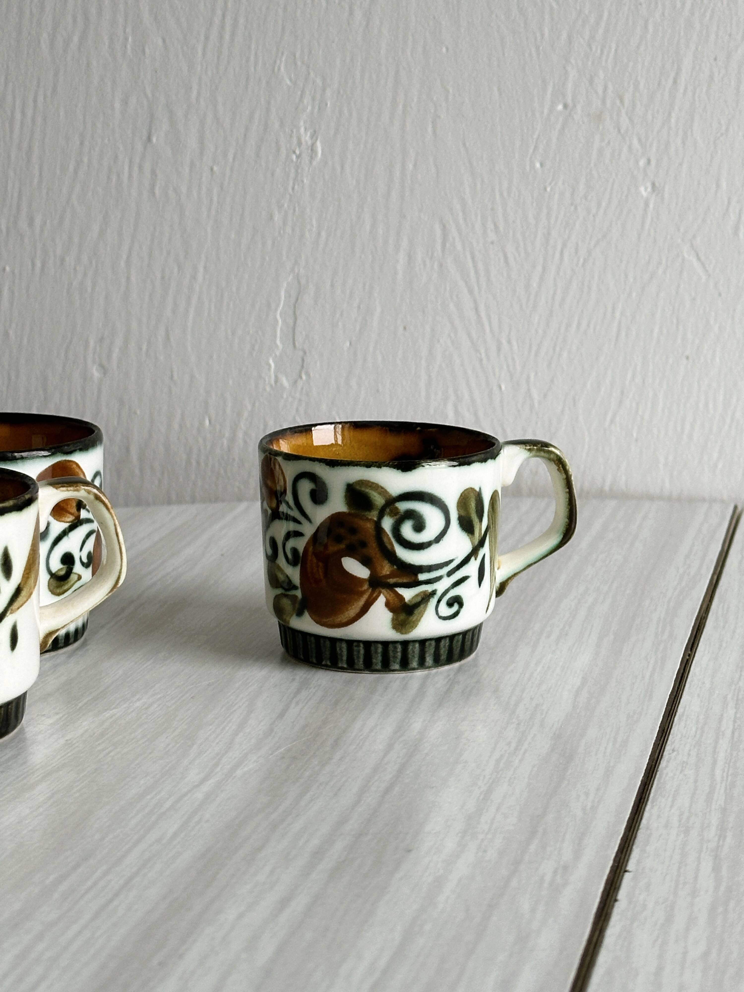 4 tasses à expresso en céramique