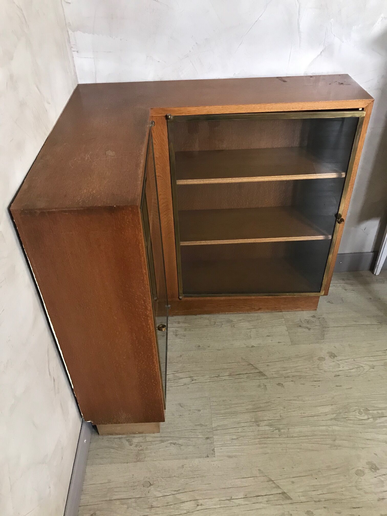 Furniture corner showcase