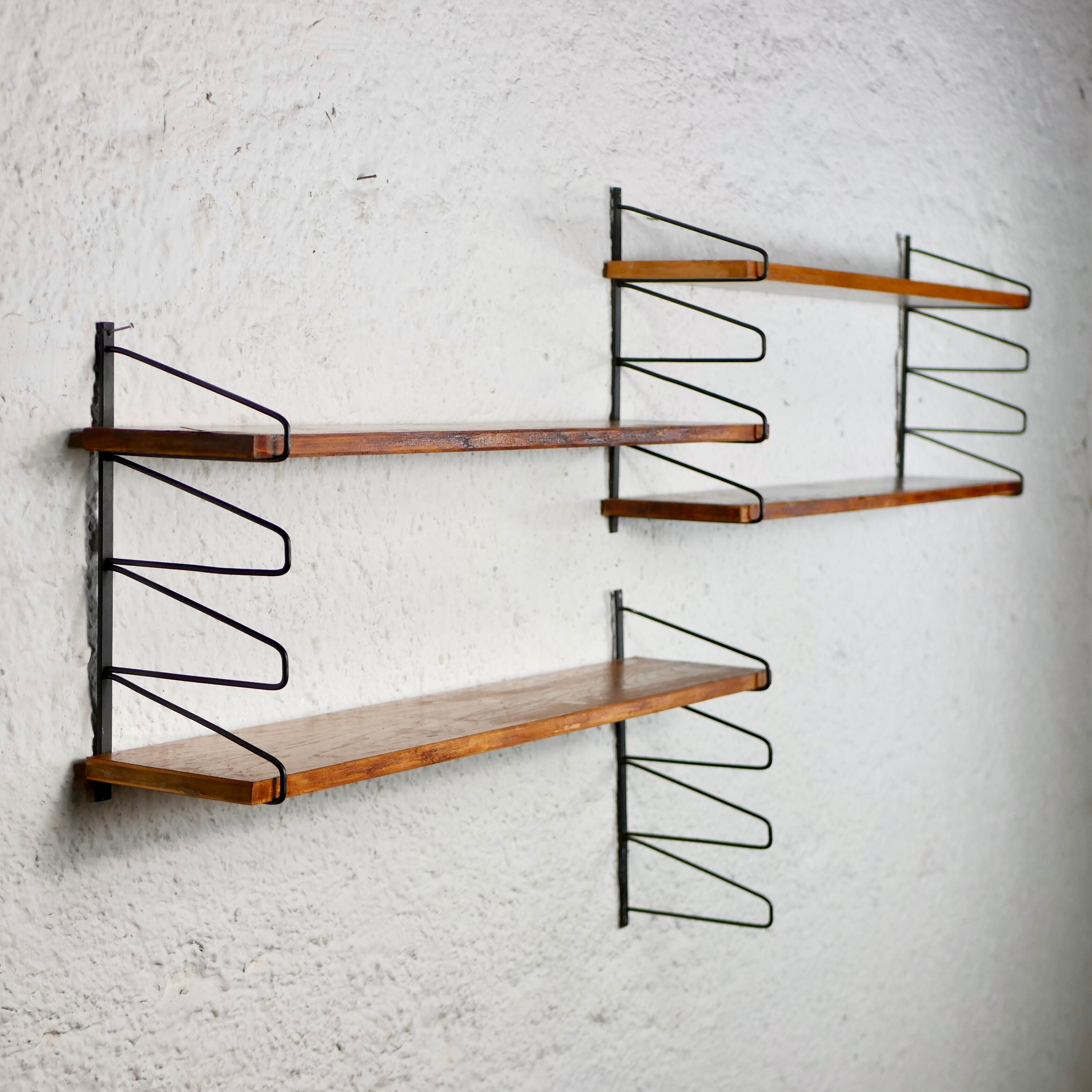 Set of modular shelves String style