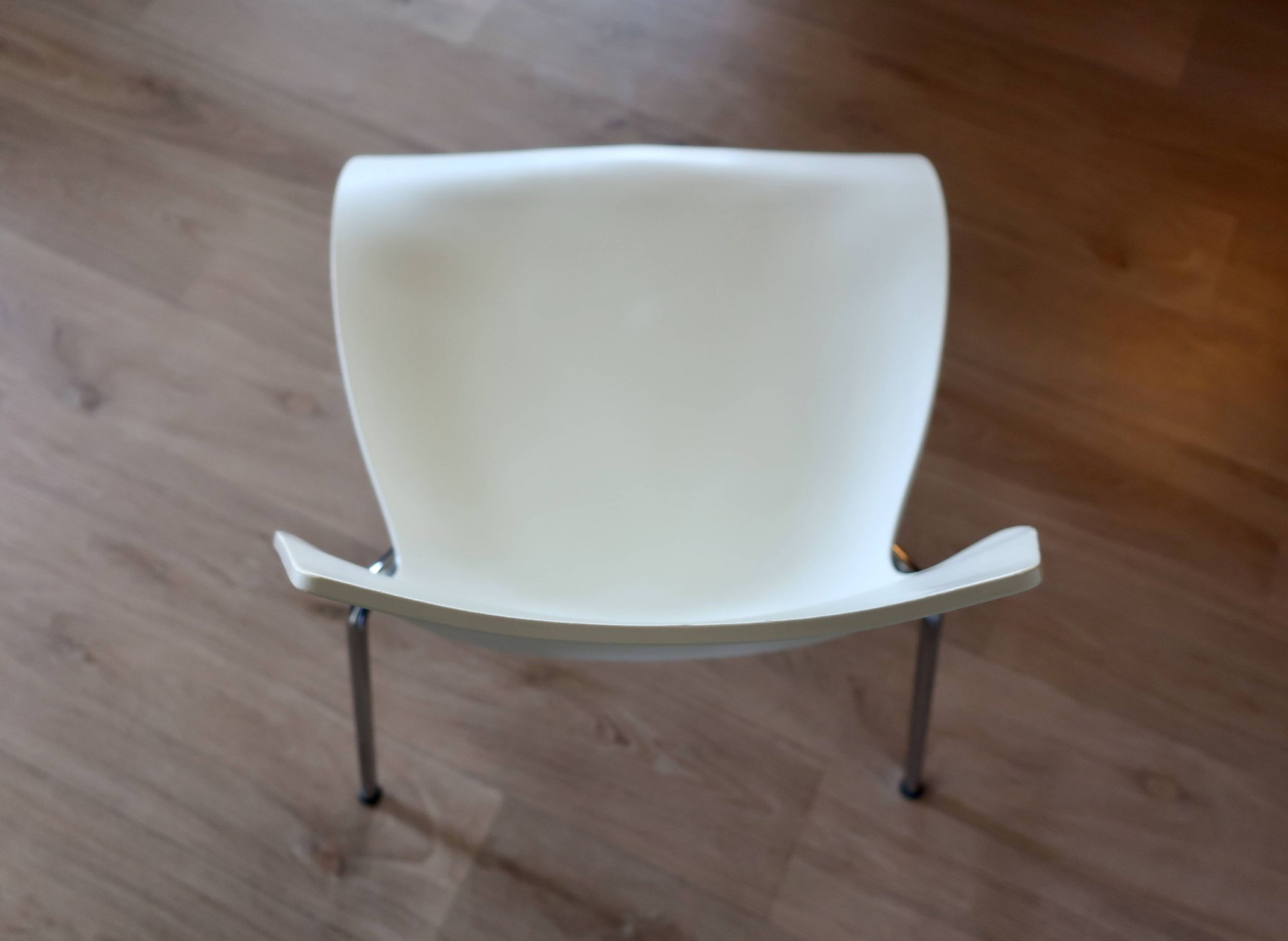 2 Maui chairs designed by Vico Magistretti for Kartell, in very good condition.