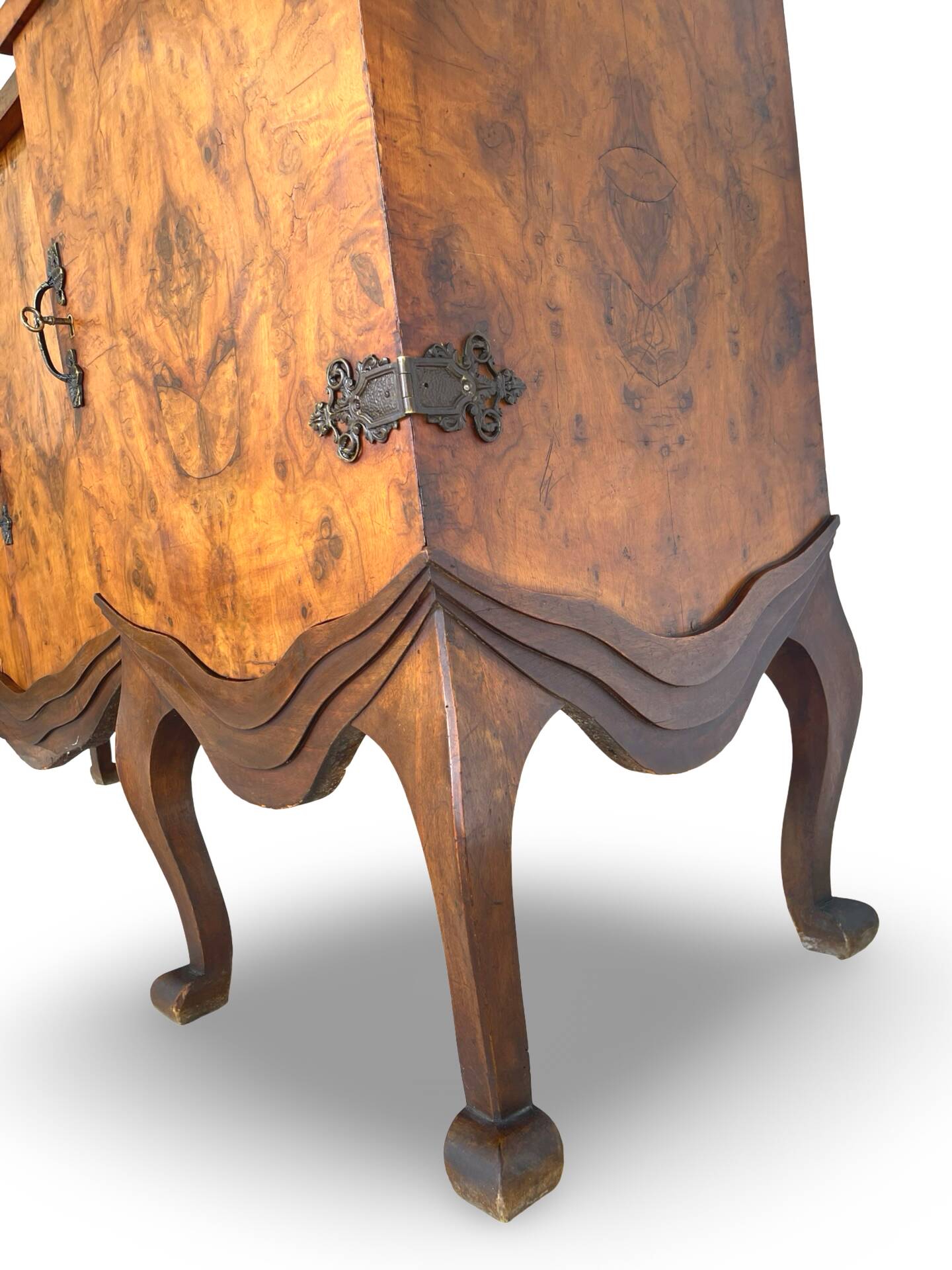 Walnut buffet, antique Italian, 1930s.