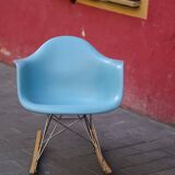 Rocking chair RAR bleu de Charles Eames