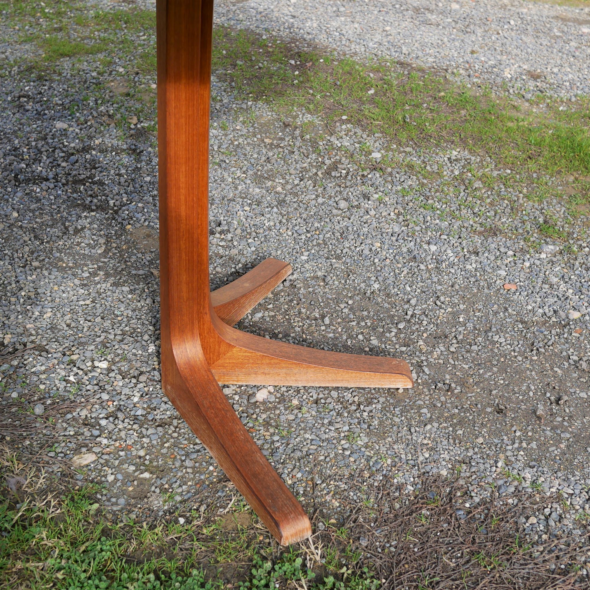 Dining round vintage with extensions