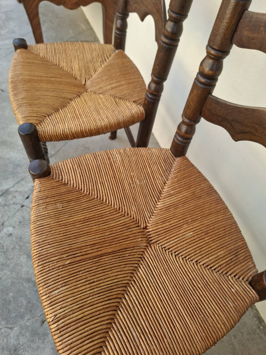 Set of 6 high-backed straw-seated chairs in solid oak from the early 1900s.