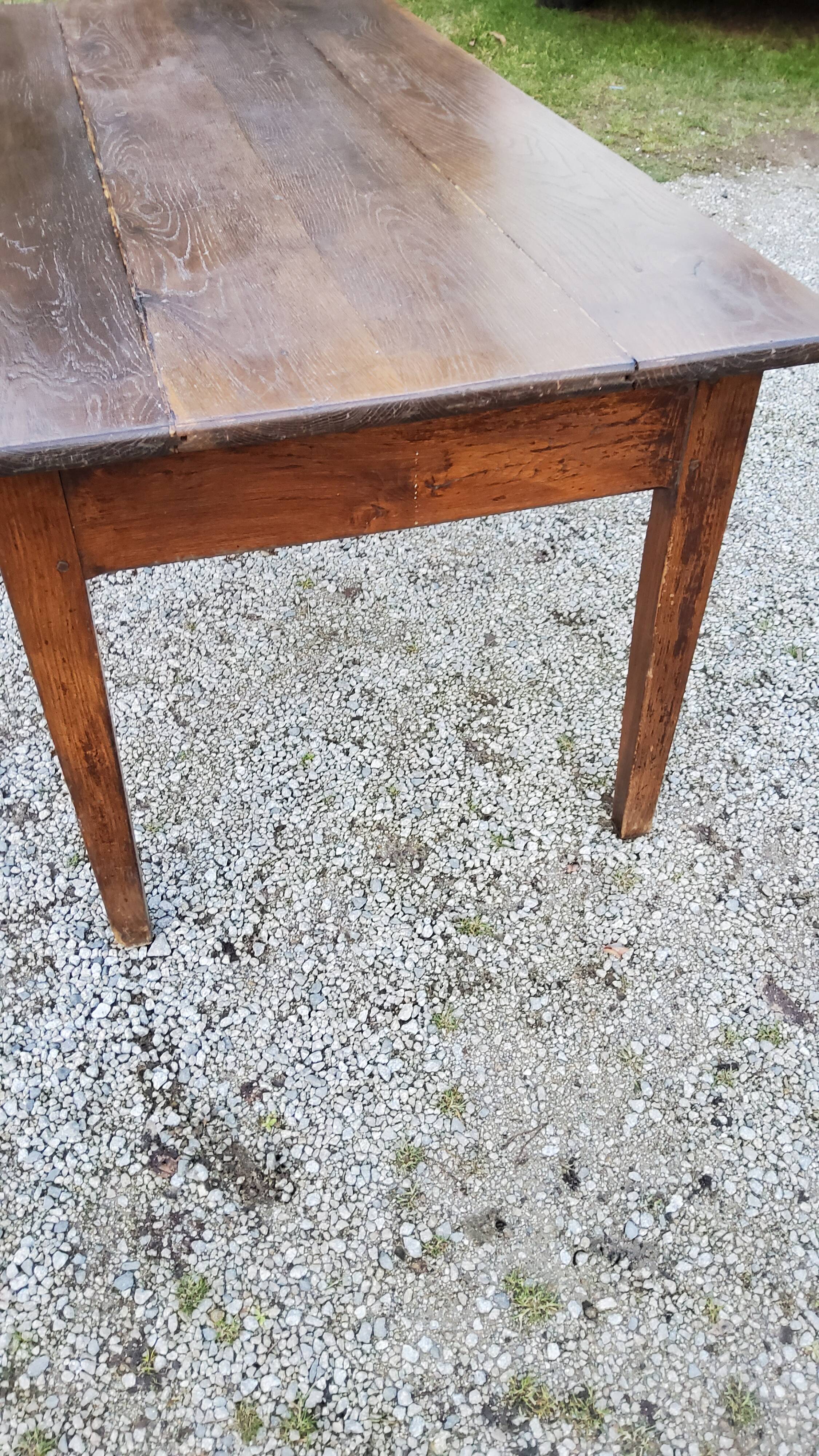 Farmhouse table in oak spindle legs nineteenth century