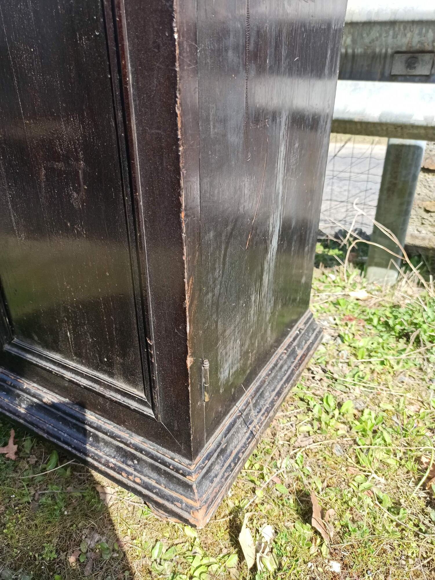Sideboard 2 doors 1 drawers in blackened wooden support height