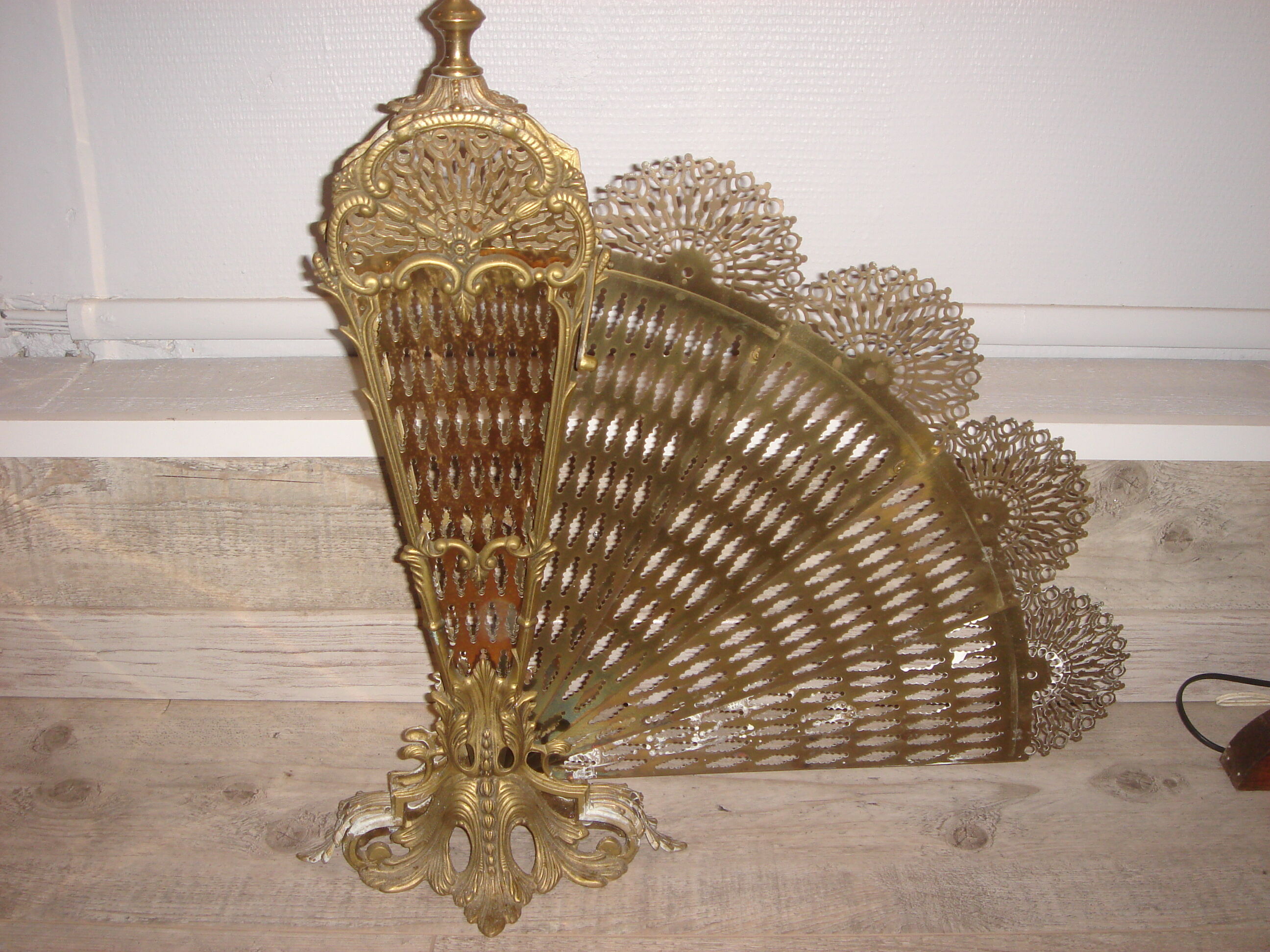 Firewall brass Louis XVI model Peacock tail (peacock)
