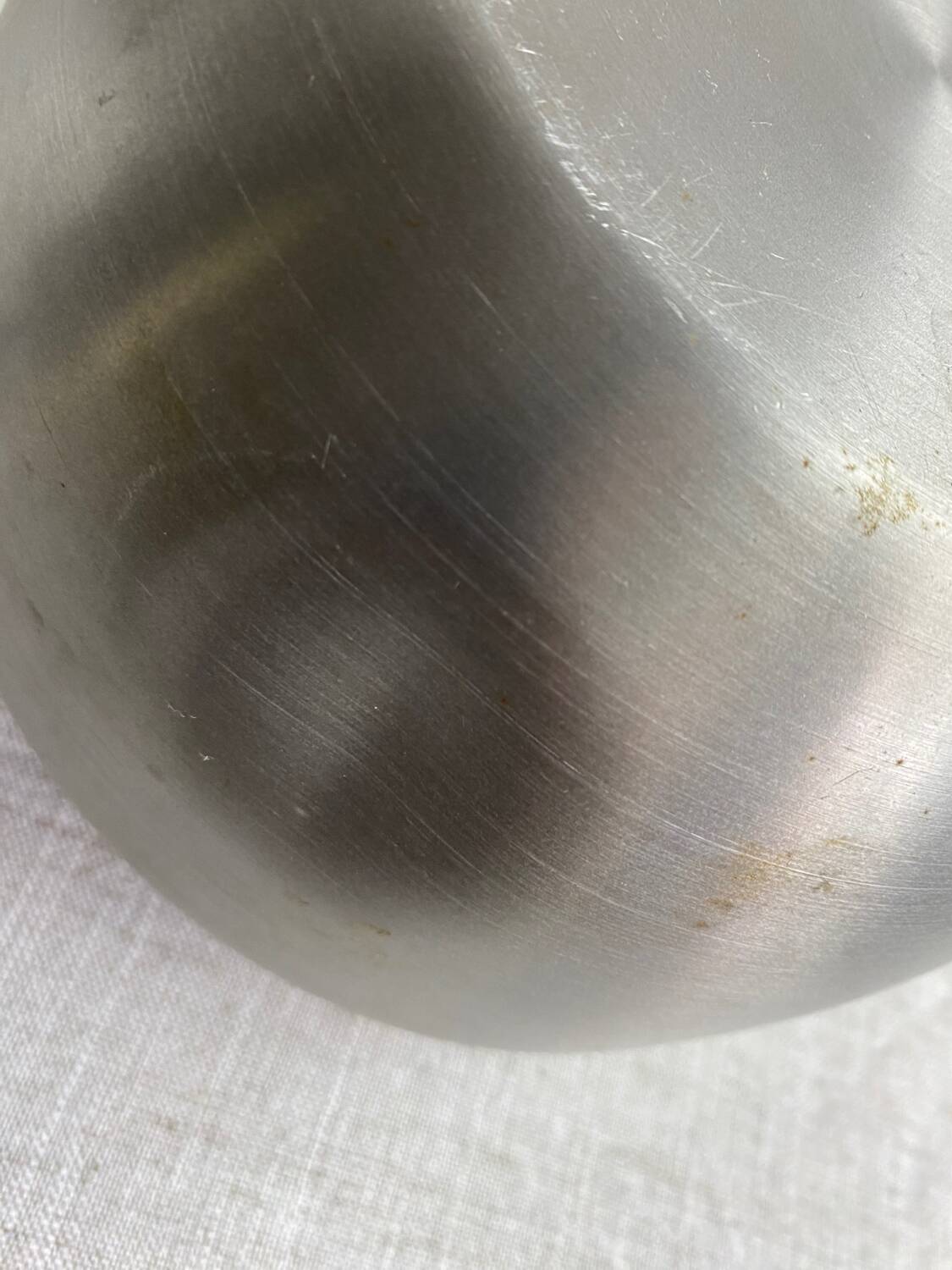 Pear-shaped ice bucket Large format brushed aluminum