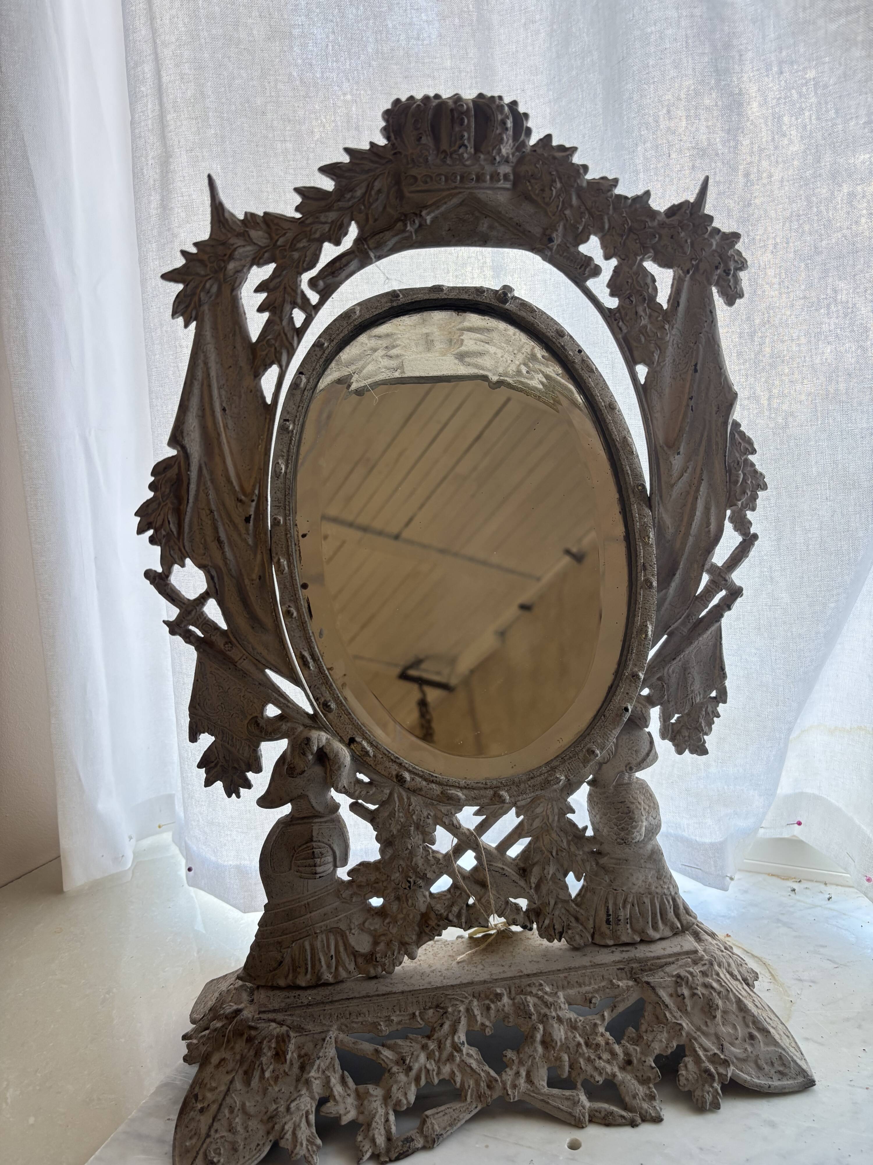 Table mirror in cast iron
