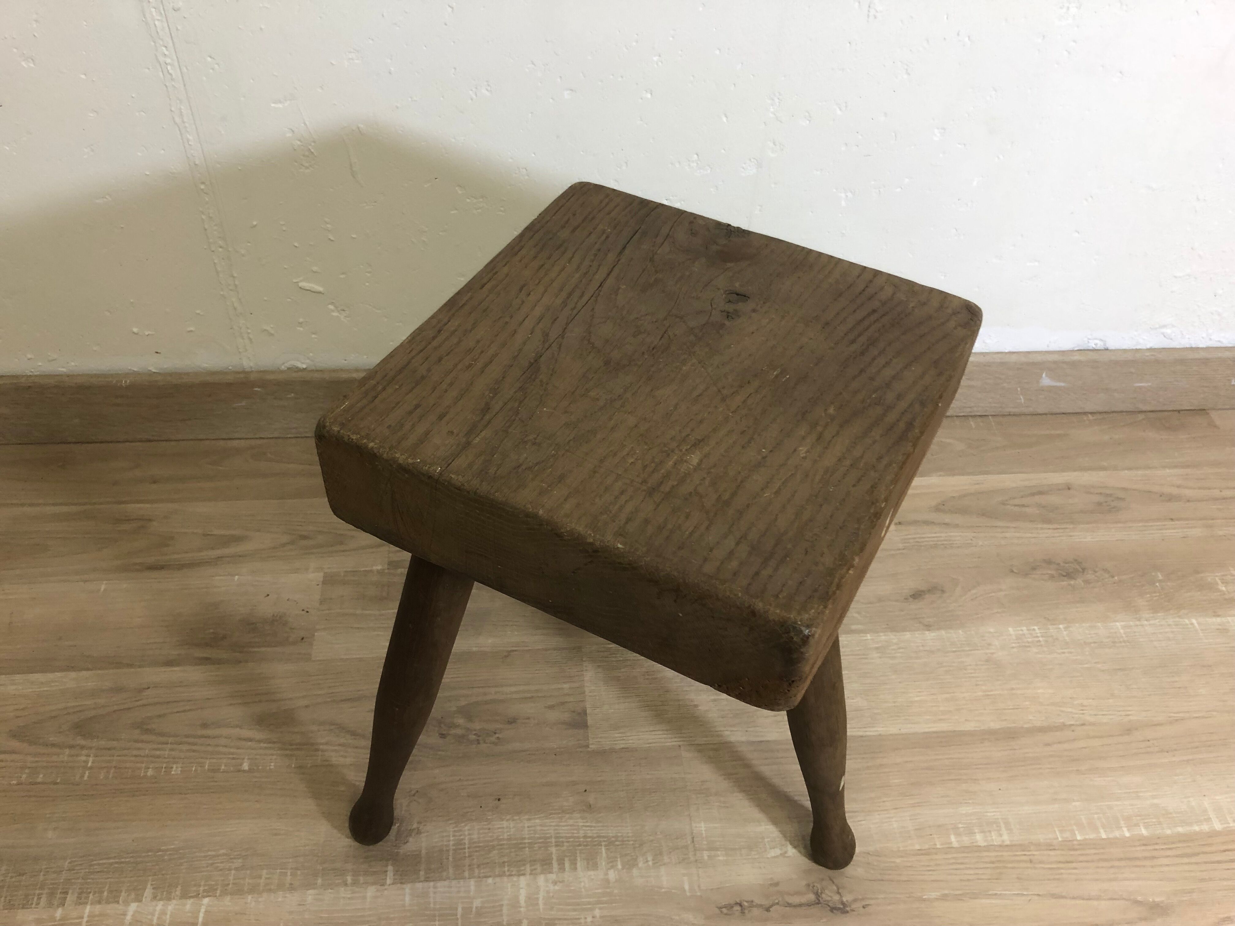 Farm tripod stool