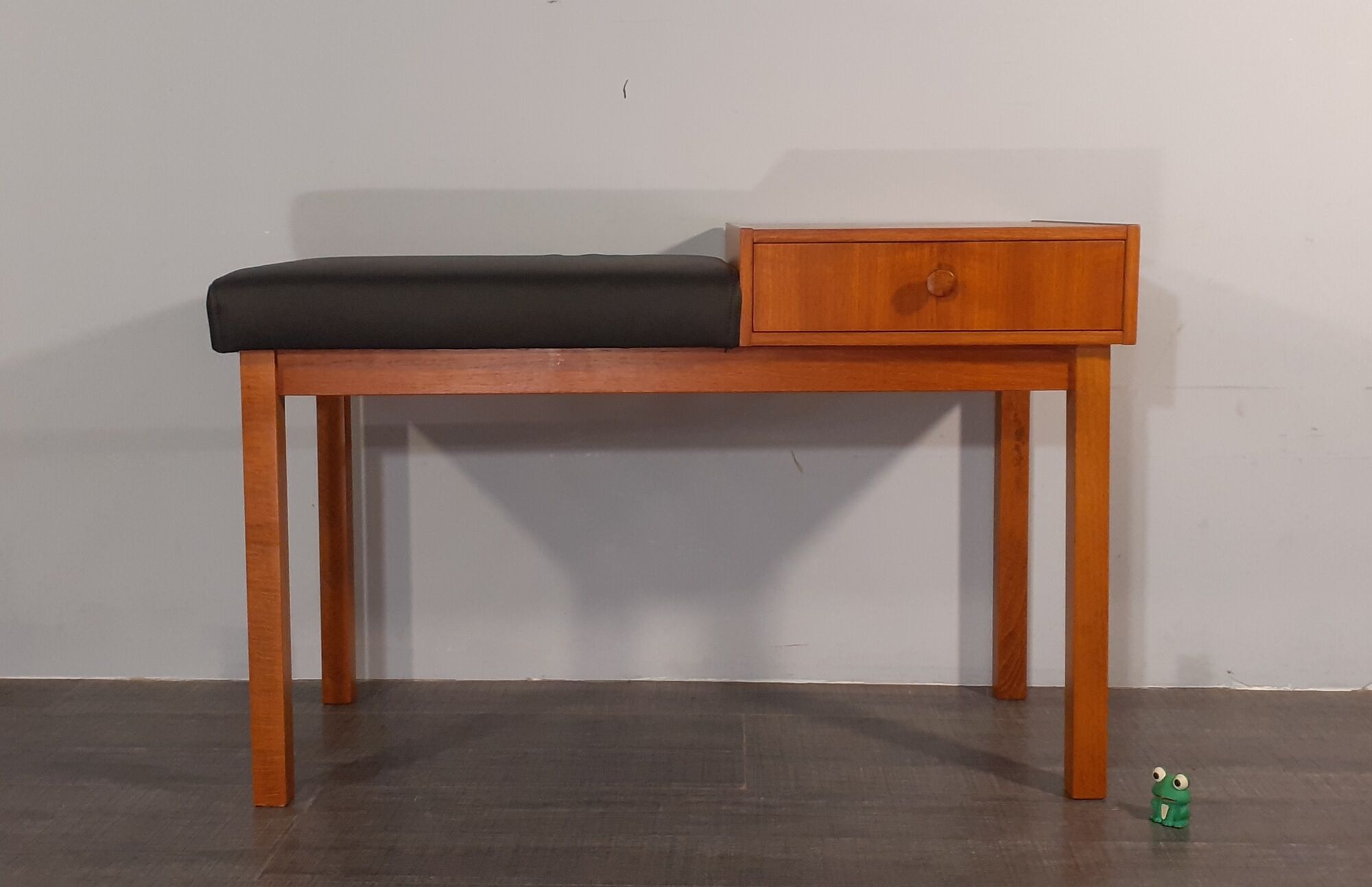 Norwegian entrance furniture in teak and black leather, 1960s