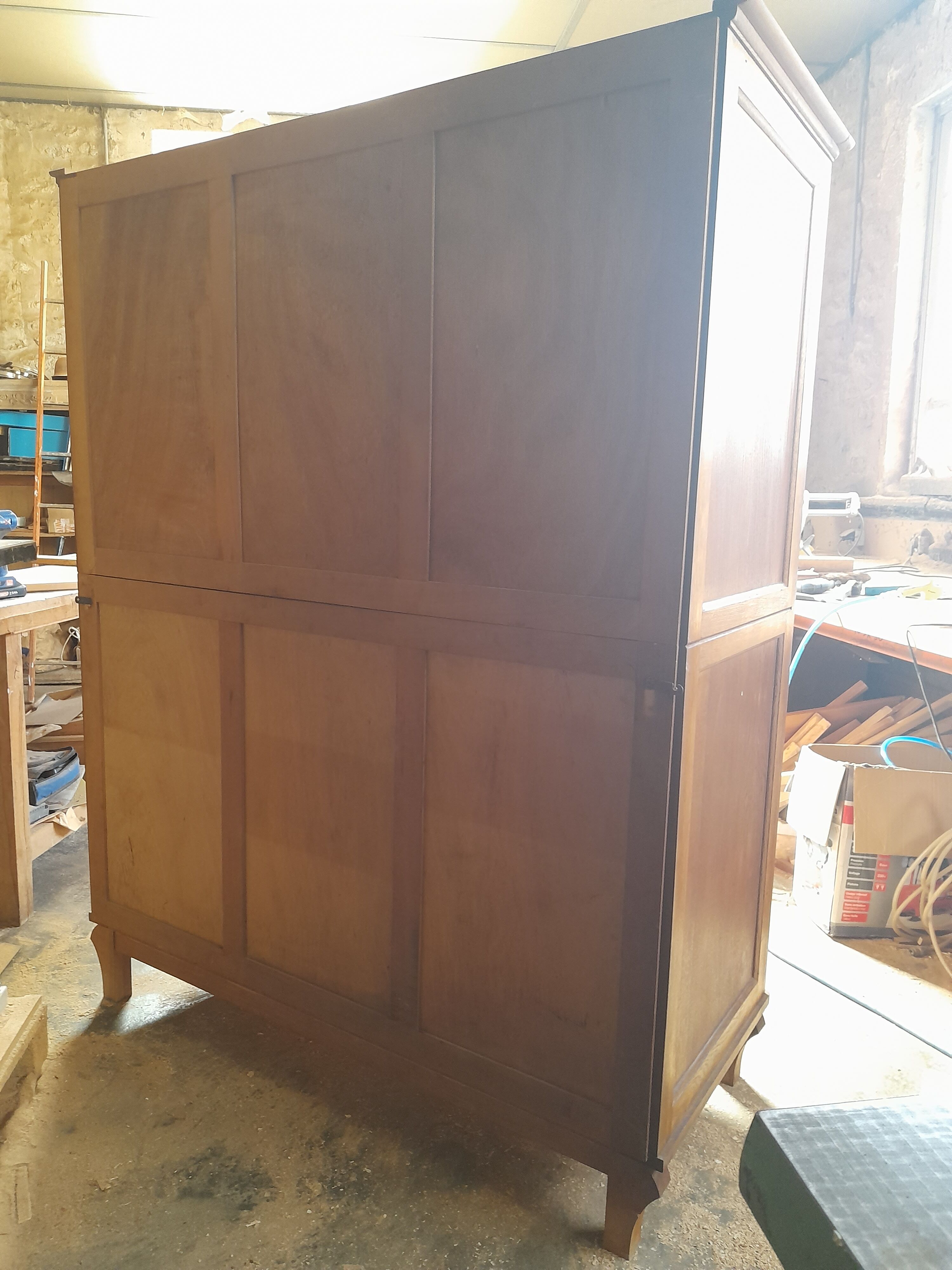 Vintage cabinet 2 sliding doors