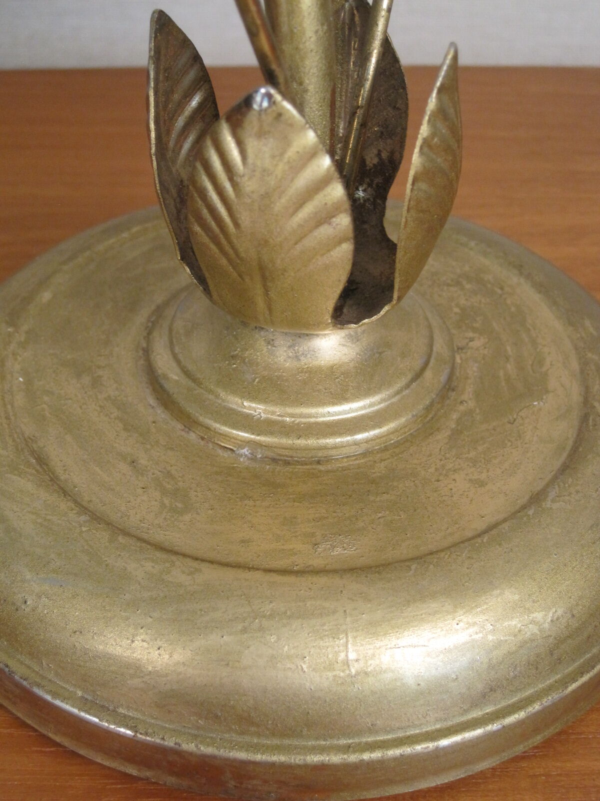 Vintage table lamp sixties Flower and Foliage in gilded metal & Globe opaline