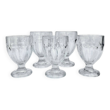 Set of 5 stemmed glasses made of pressed moulded glass.