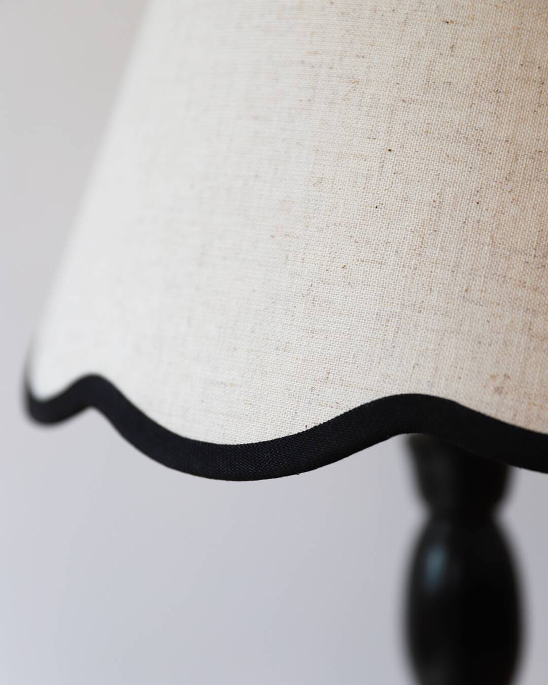 2 lampes à poser pieds noirs