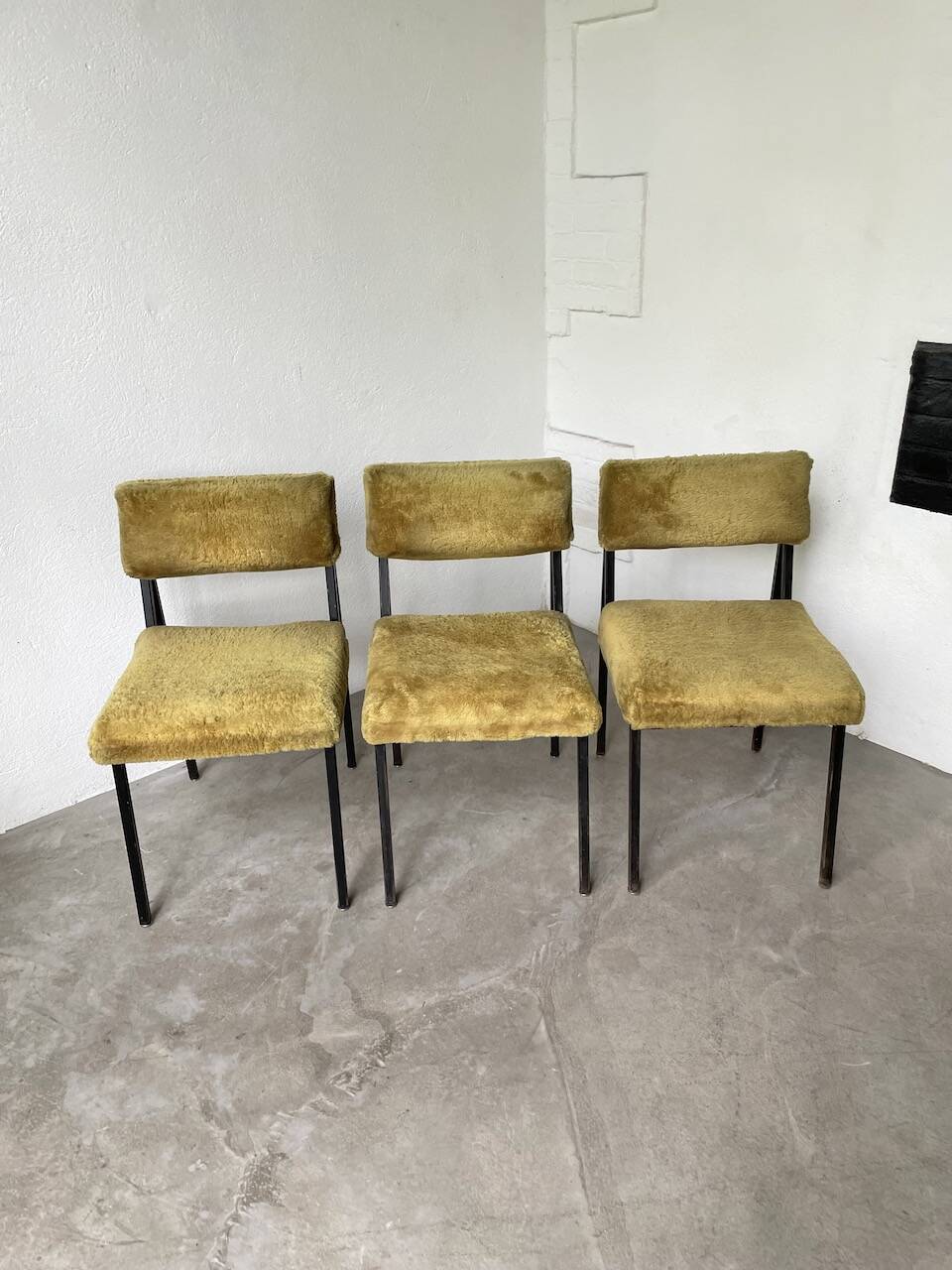Set de trois chaises années 50