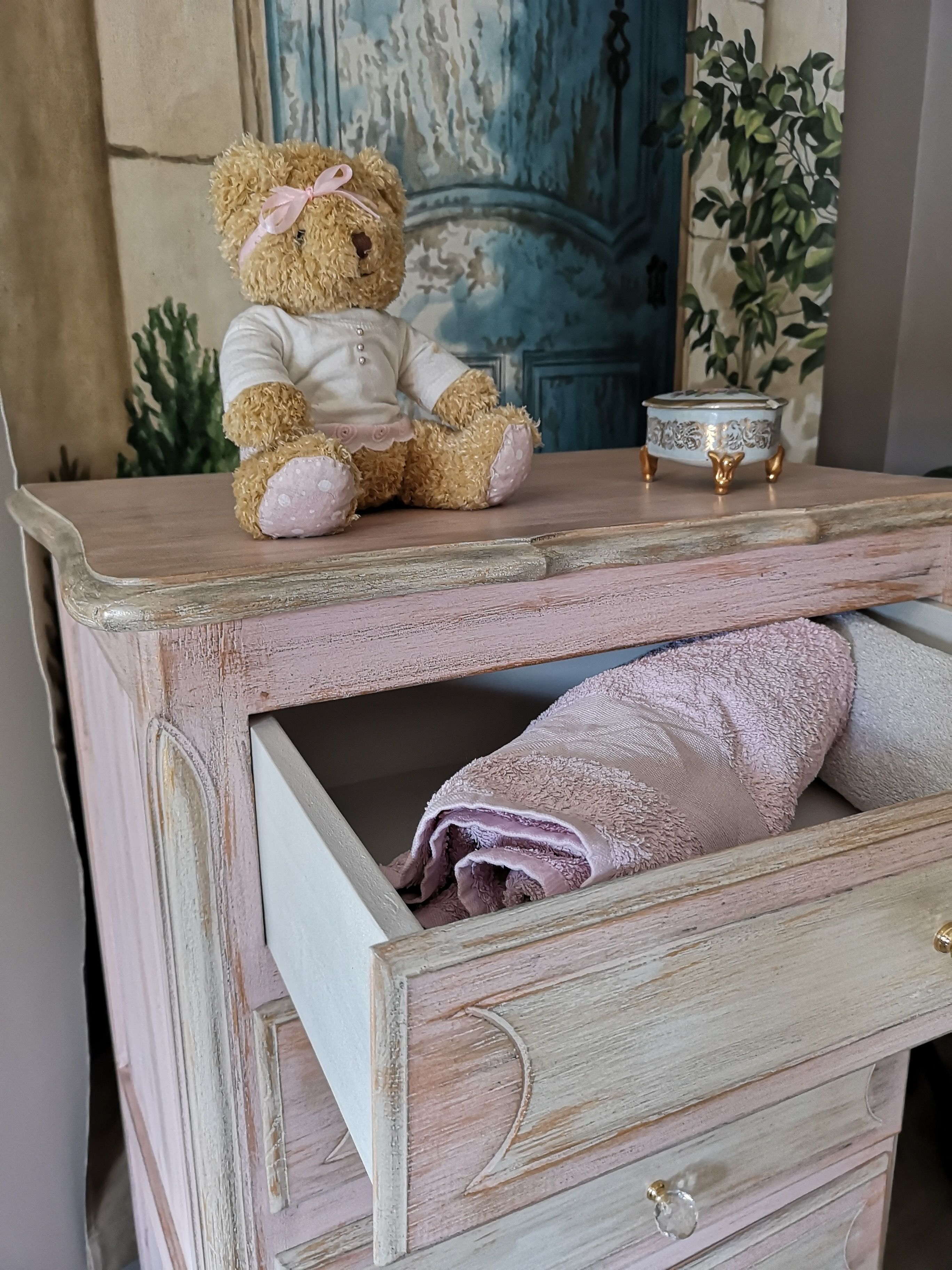 Convenient chiffonnier