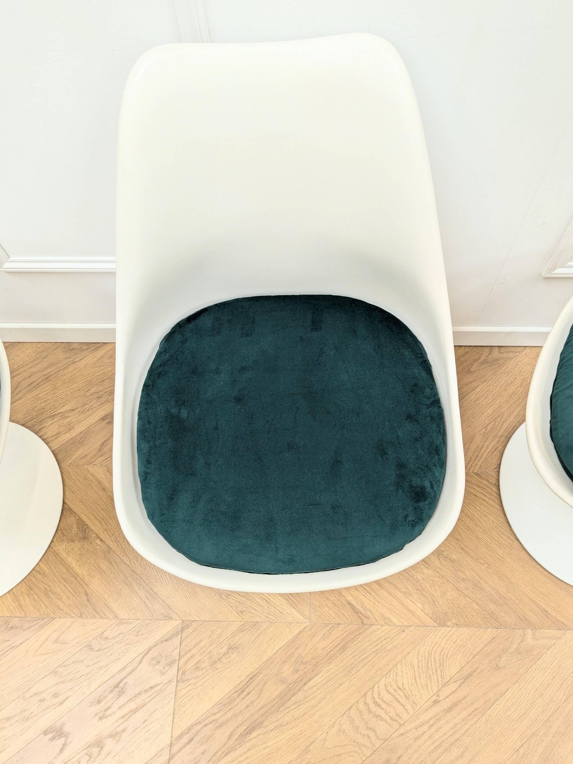 Tulip Chairs by Eero Saarinen