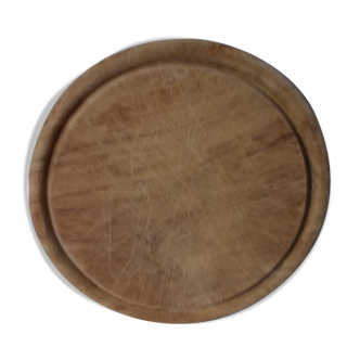 Round wooden cutting board