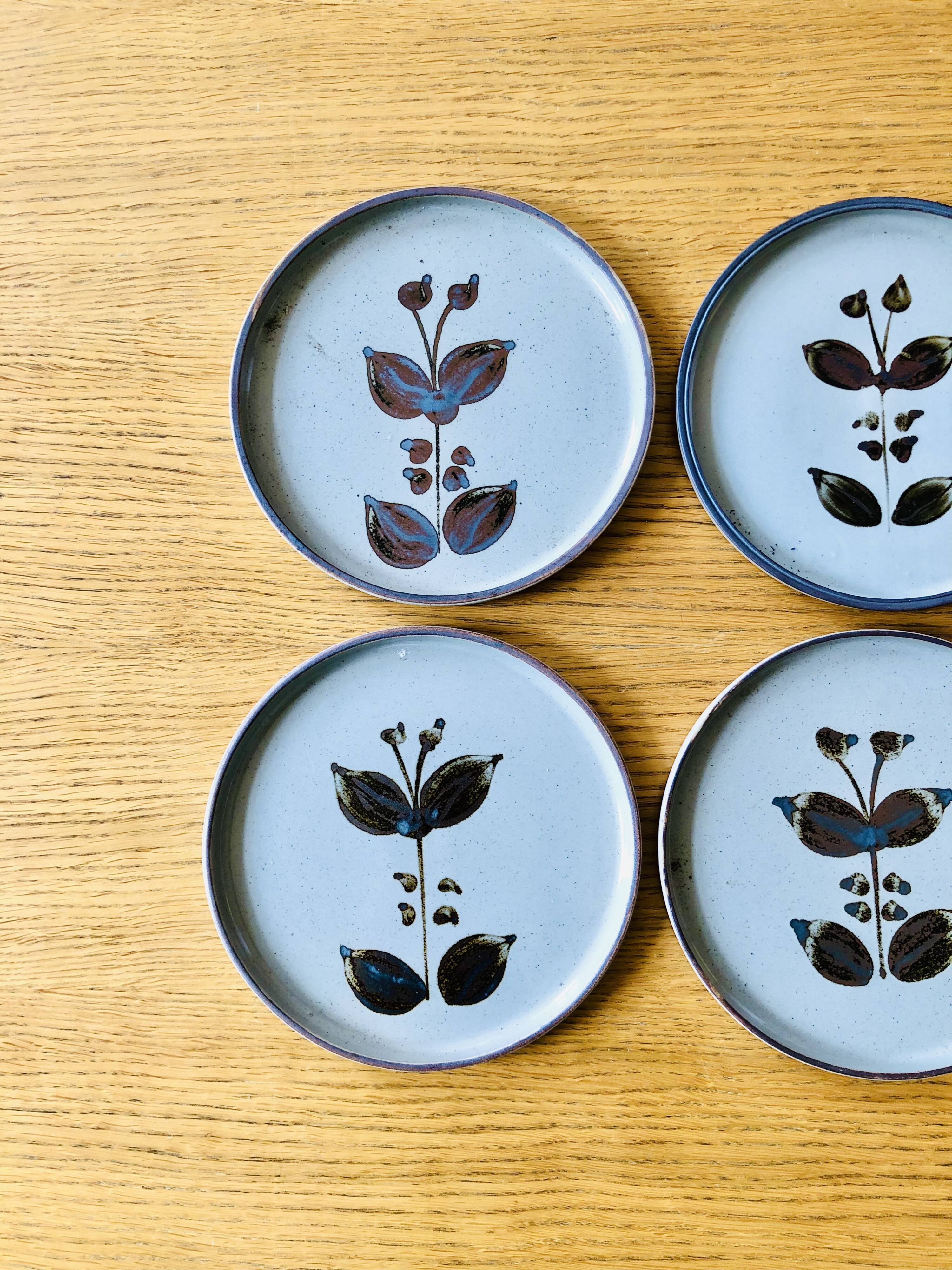 Dessert plates in sandstone from L'Arnon