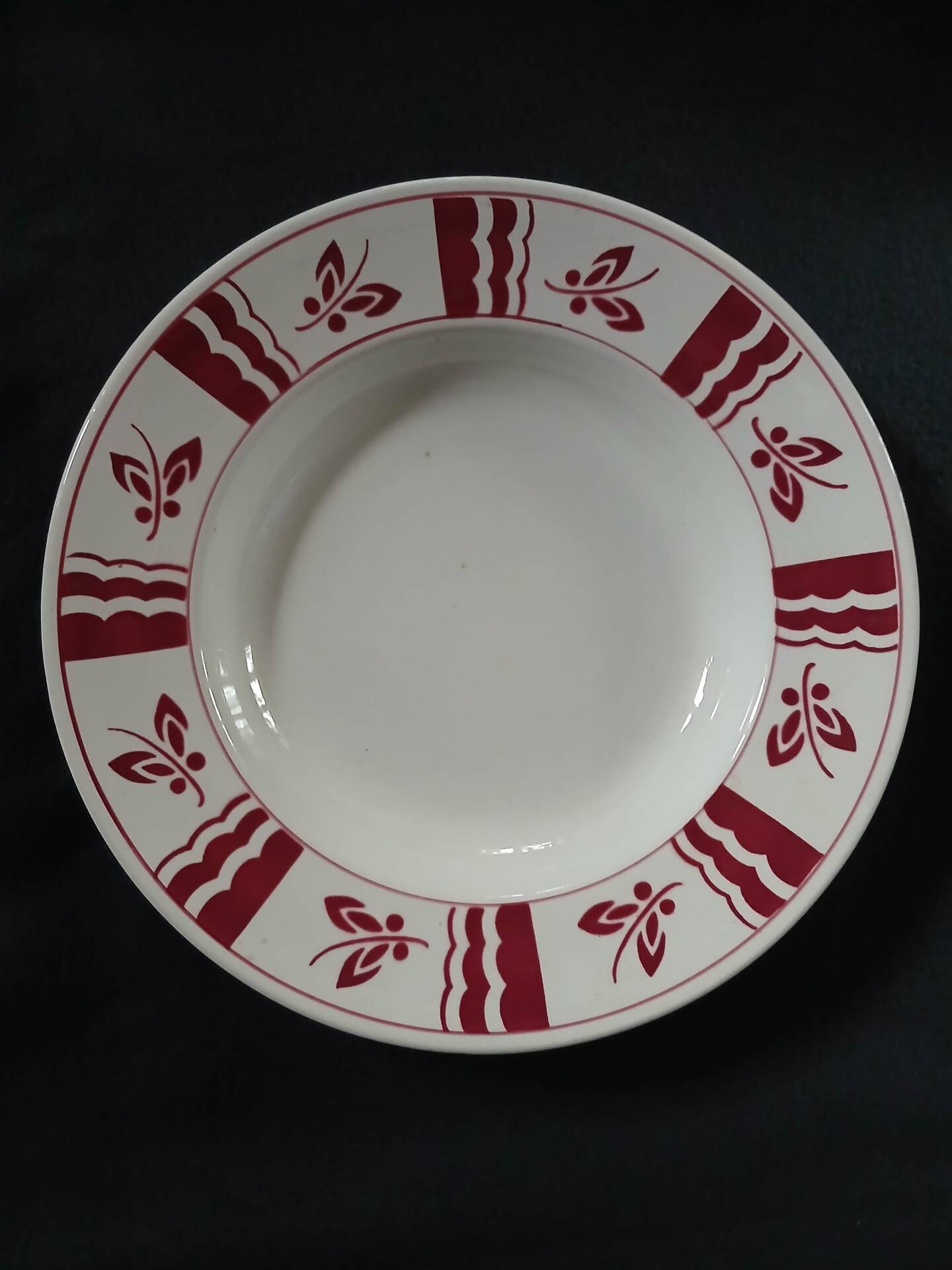 8 assiettes creuses anciennes dépareillées 